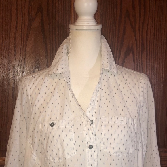 Collective Concepts White Button-Up Blouse - Picture 10 of 12